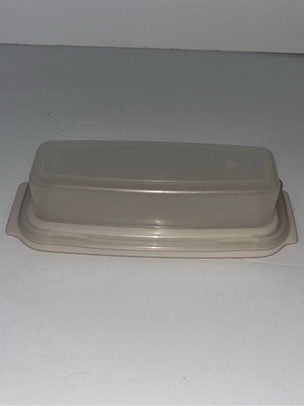 Vtg Rubbermaid Butter Dish Keeper Clear Lid Almond Base